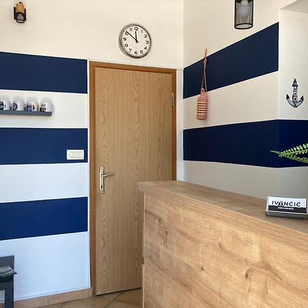 Apartments Ivančić Novi Vinodolski Buitenkant foto