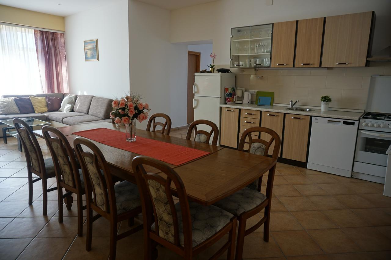 Apartments Ivančić Novi Vinodolski Buitenkant foto